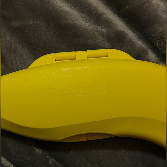 Tupperware Limited Edition Yellow Banana Holder - Picture 2 of 8